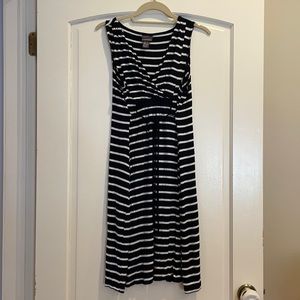 Oh Baby by Motherhood Black and white nursing dress